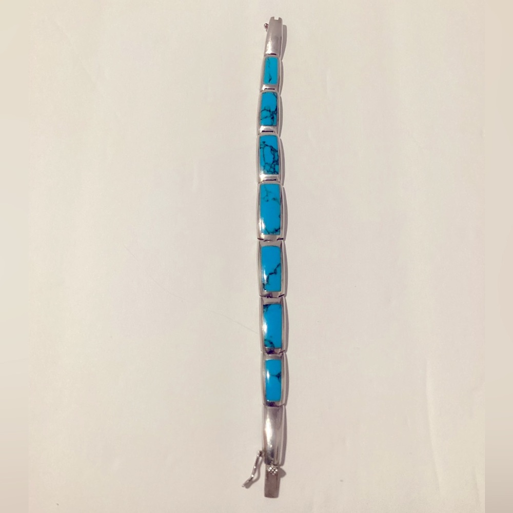 Women’s vintage sterling & Turquoise locking bracelet
